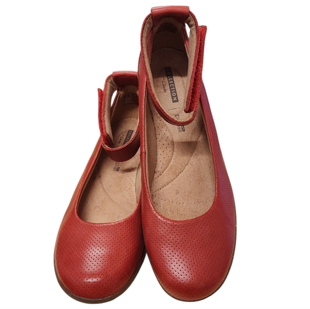 Clarks MEDORA NINA Red Perforated Flats w/ Velcro Ankle Strap Size 8